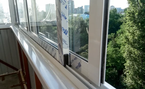 Остекление балкона Слайдорс