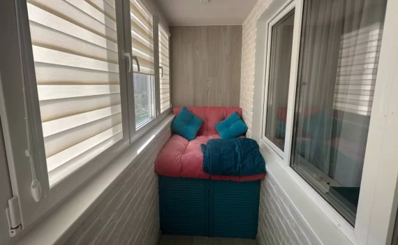 Отделка балкона декоративным камнем